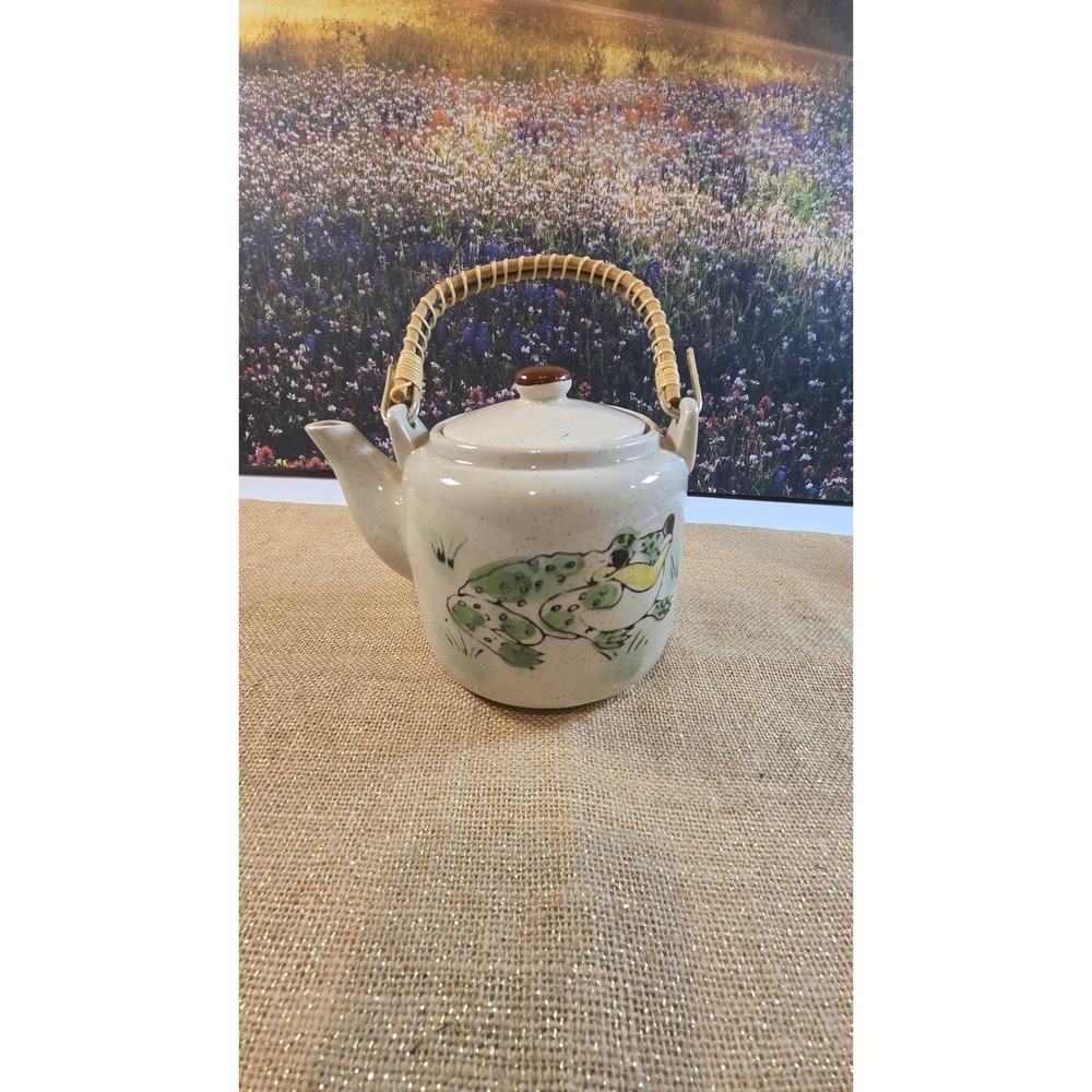 EE-1452.  Vintage frog Teapot